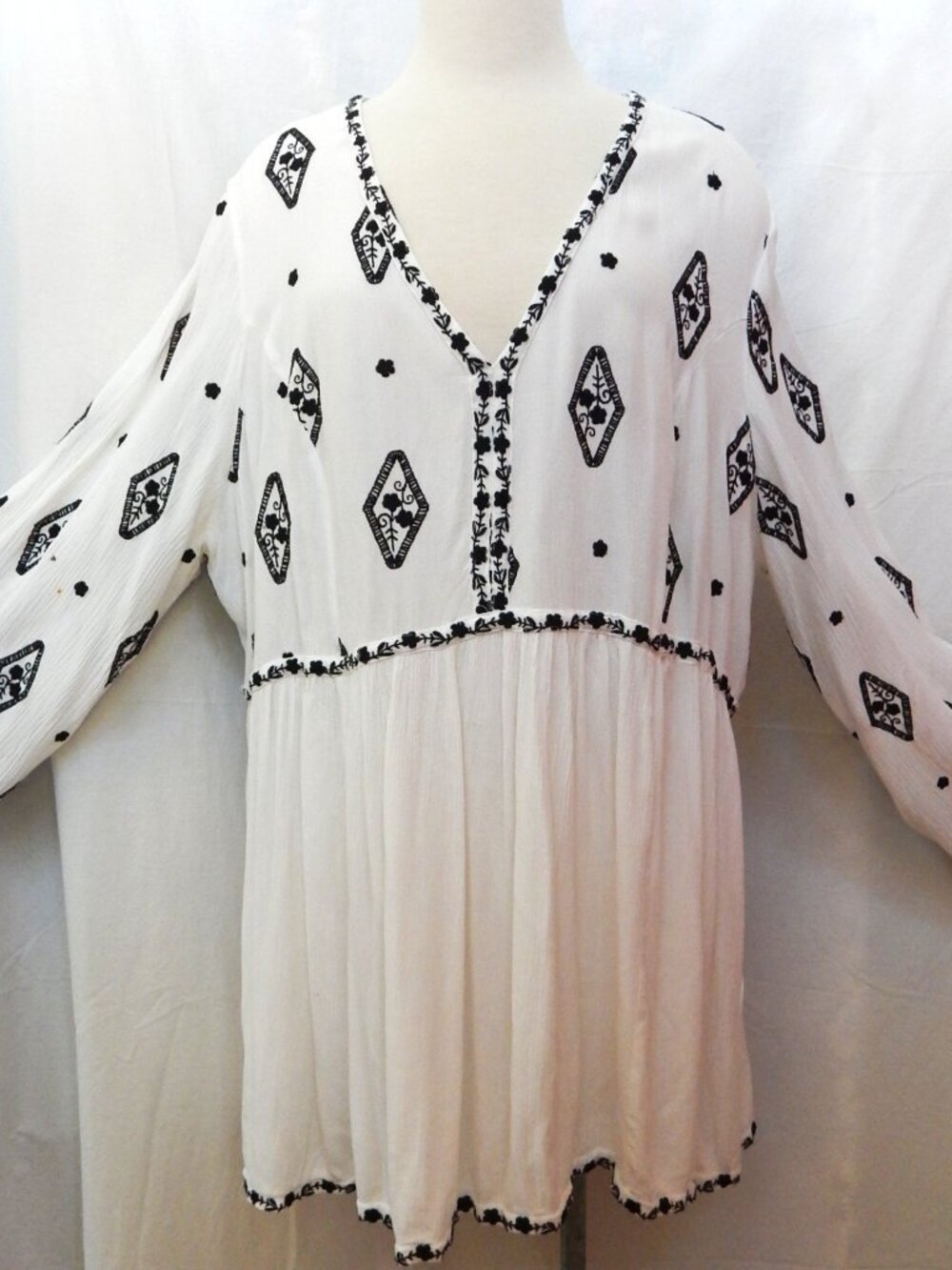 Roaman's Long Sleeve Black and White Gauze Top - Size 28W